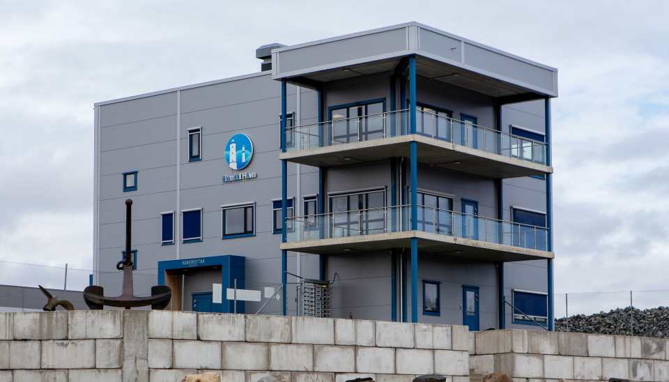 FLYTTET FRA SENTRUM: Administrasjonsbygget i Eydehavn er nytt, men allerede begynner det å bli litt for lite.