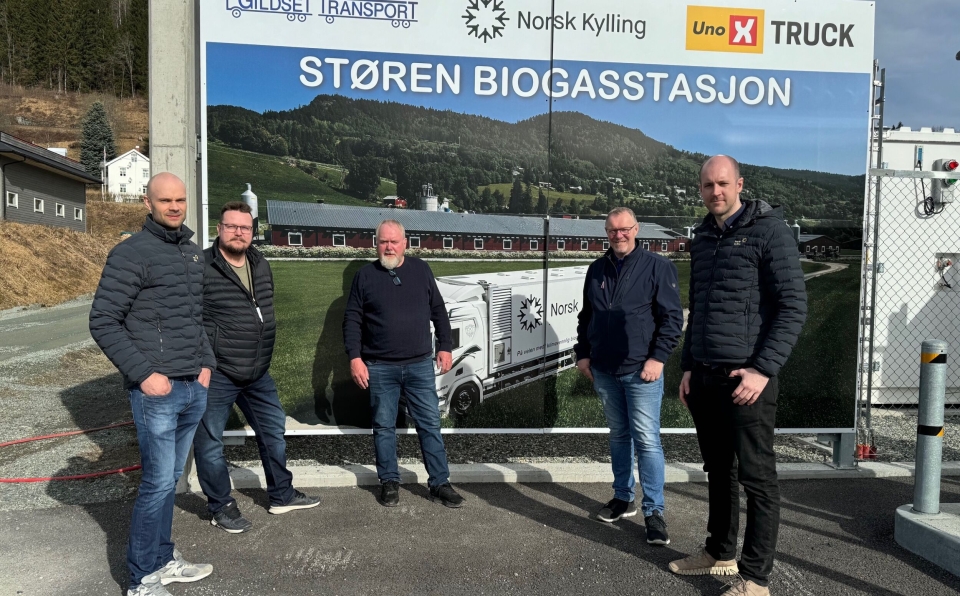 Norsk Kylling får Logistikkprisen for sitt helhetlige arbeid med logistikk og infrastruktur for biogass. Fra venstre: Håvard Holltrø (Norsk Kylling), Mads Bonesvoll (Norsk Kylling), Per Arvid Gildset (Gildset Transport), Stig Otto Larsen (Norsk Kylling), Thomas Haltland (Norsk Kylling).