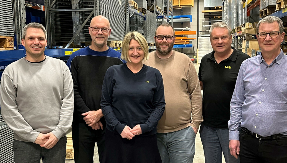 LIS har kjøpt majoriteten av aksjene i danske Logiware. Fra venstre : Rune Dammeyer (LIS), Mogens Olesen (Logiware), Sue Kristiansen Johannessen (LIS), Jonas Holien Hedegart (LIS), Eirik Toft (LIS) og Søren Søgaard (Logiware).