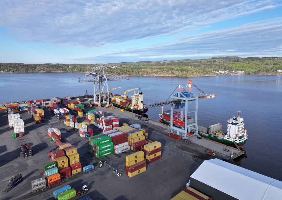 Larvik Havn er en av havnene som Clean Flame sender sitt gods til. Selskapet bruker sjøveien helt opp til Trondheim, mens videre nordover er det fortsatt lastebilen som er enerådende.
