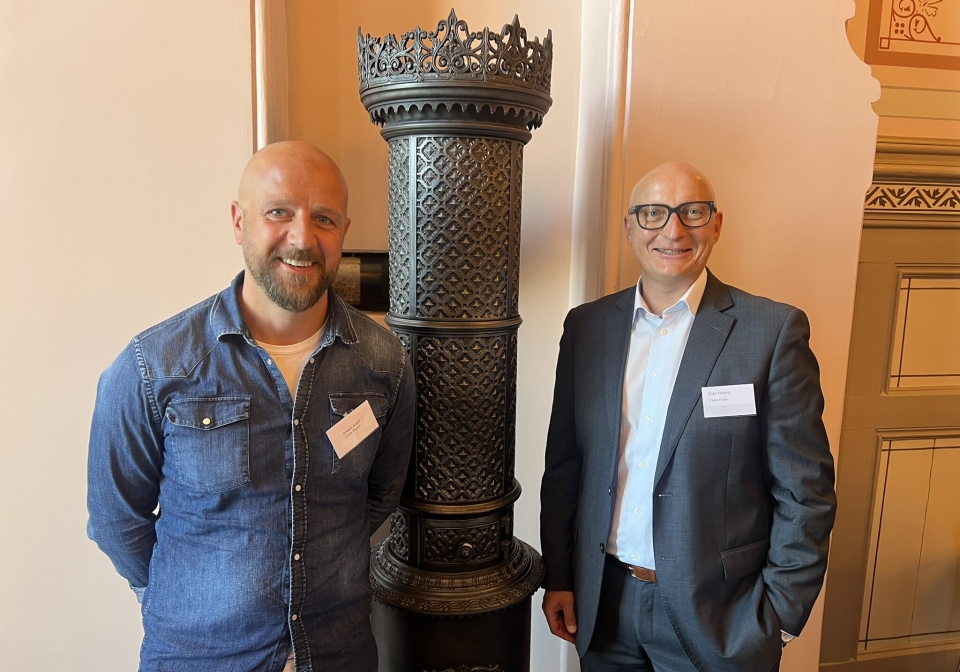 Anders Aasen (til venstre) og Eldar Sletteng er henholdsvis daglig leder og administerende direktør i Clean Flame. De sender så mye ved de klarer sjøveien.