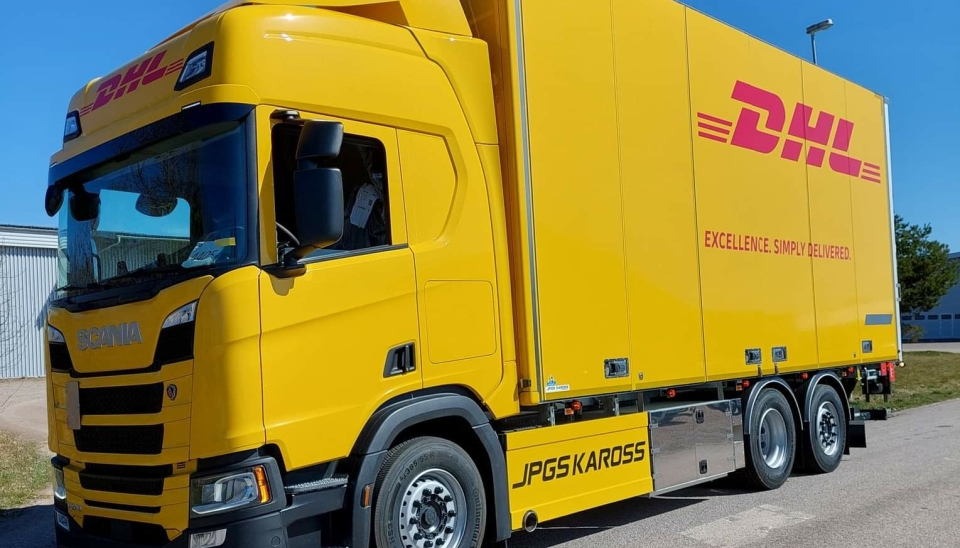 Gjennom samarbeid med JPGS Kaross kan Norway Trucks nå tilby sideåpning som på denne DHL-bilen.