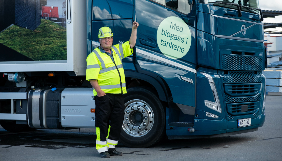 Leif Glorud i Woodtrans var meget skeptisk til å kjøre lastebil på biogass, men det var før han prøvde den nye bilen.