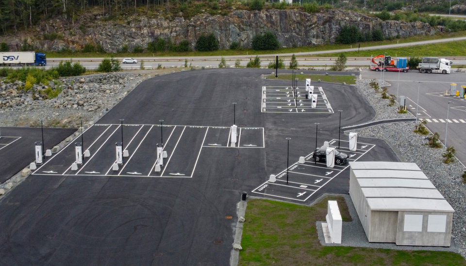 Her på Innlandsporten har Ionity bygget fire ladeplasser med plass til modulvogntog.