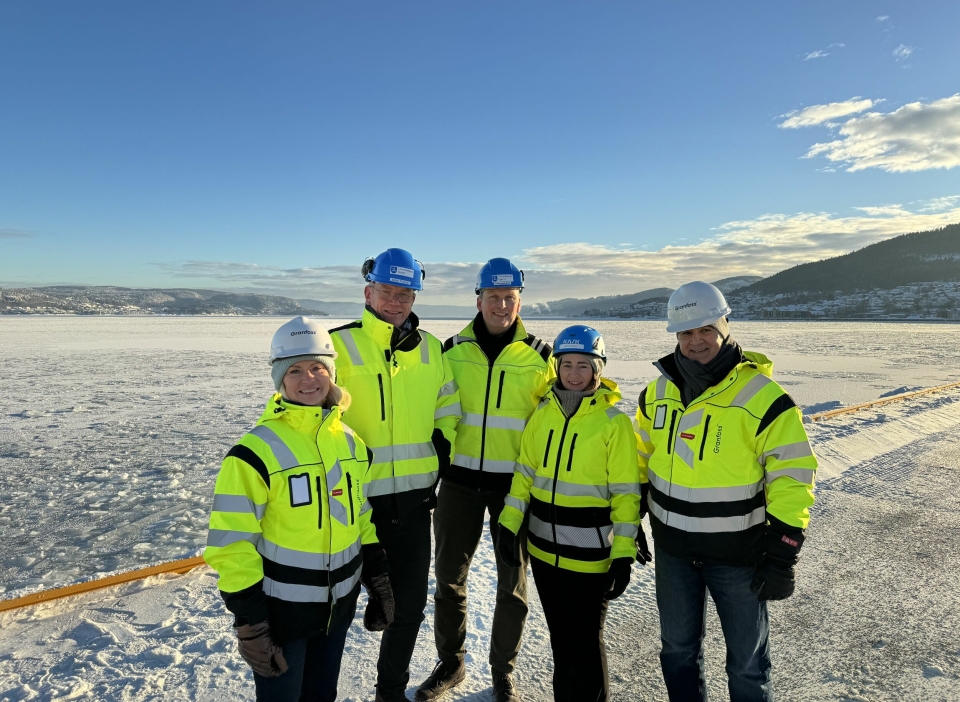 Fra venstre: Solveig Ellila Kristiansen (CEO i Granfoss), Arne Fosen (havnedirektør i Drammen Havn), Ivar Vannebo (assisterende havnedirektør), Ingvild Sedahl (kommunikasjonssjef i Drammen Havn), Davoud Tayebi (grunnlegger og gründer – Granfoss)