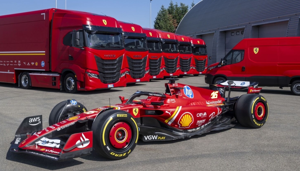 FERRARI I IVECO: Scuderia Ferrari HP har nå mottatt en pakke med 16 nye kjøretøy fra Iveco, femten S-Way og én Daily.