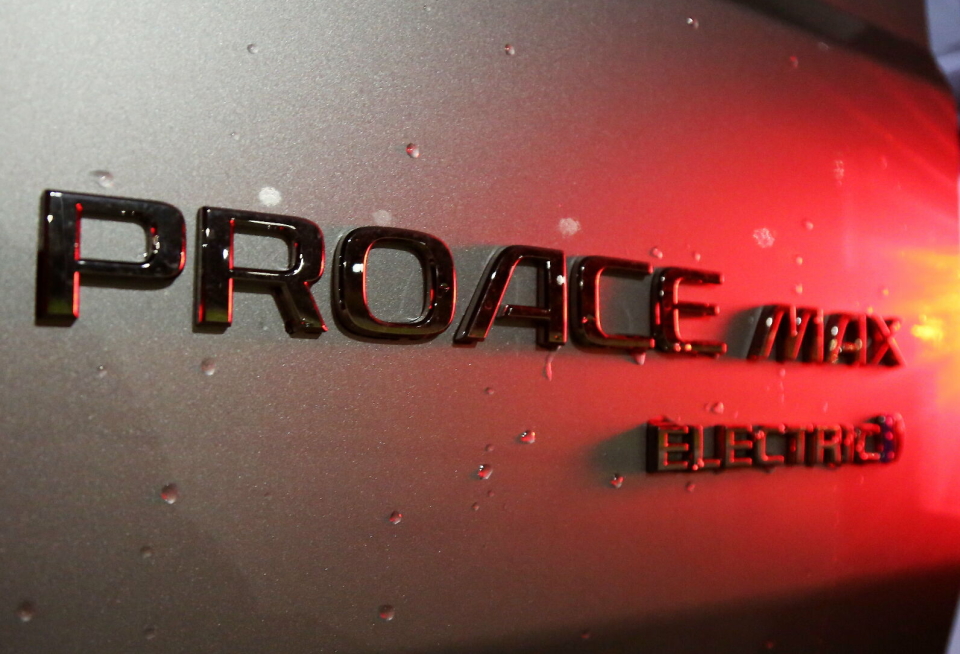 ELEKTRISK FØRST: Det er elektrisk versjon av Proace Max Toyota Norge får inn først.
