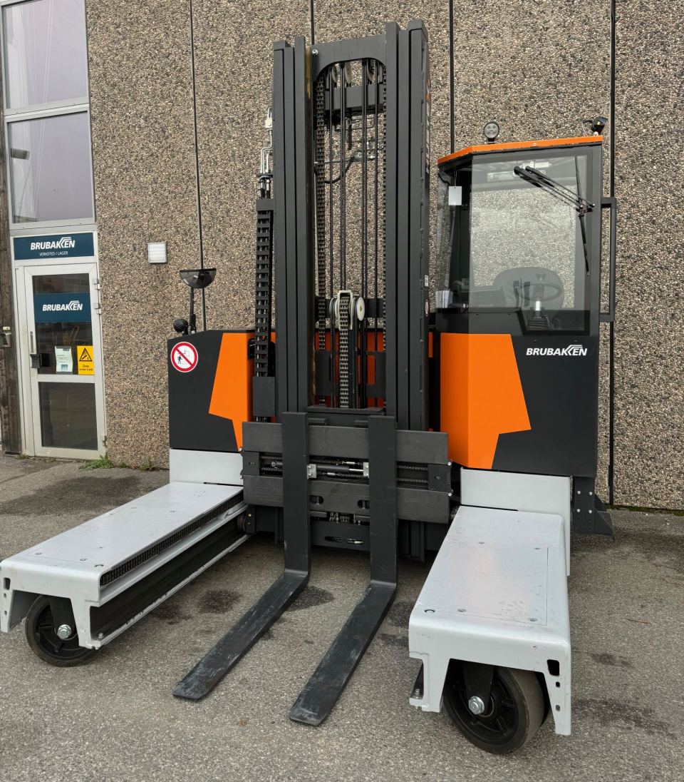 Hubtex MaxX er en fireveistruck med plattform, som Brubakken har store forhåpninger til i det norske markedet.